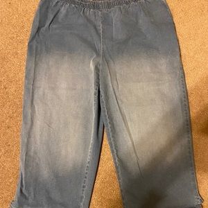 Women’s 22W 22 Plus Faded Denim Capris